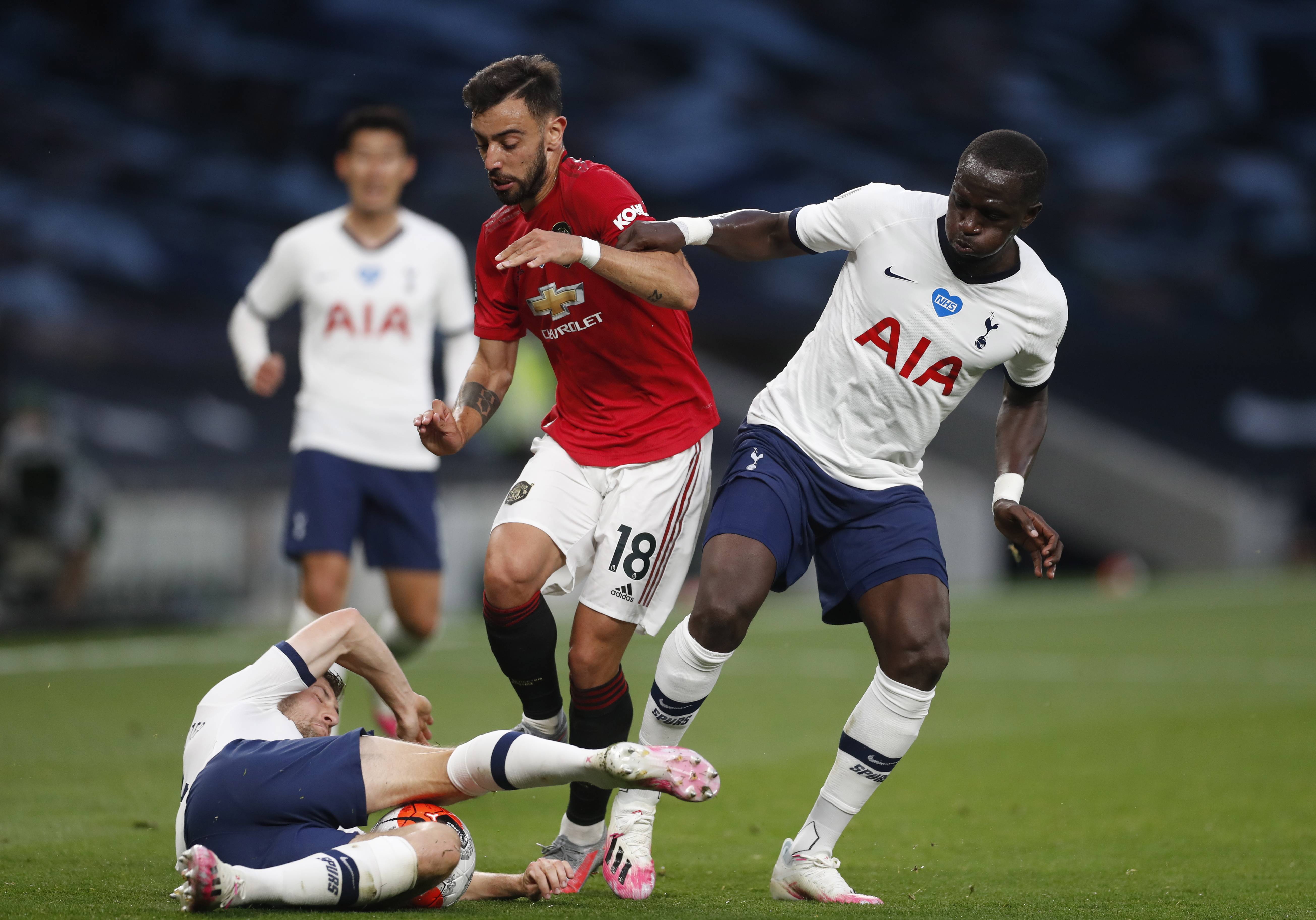 布丁真情谊！太阳报：哈兰德资助球迷制作德布劳内告别Tifo.